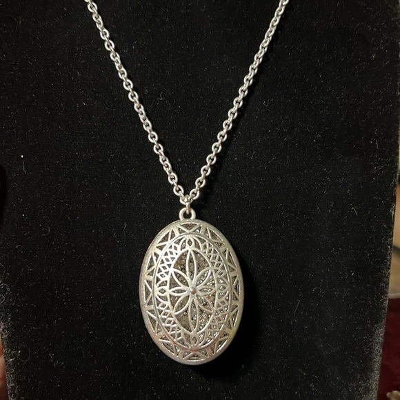Pewter look with reversible pendant necklace with cut out  sparkles - Picture 7 of 8
